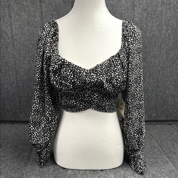 Altar'd State Tops - Altar'd State Black and White Ruched Puff Sleeve Blouse